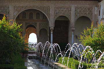 Wasserspiele im Palacio de Generalife in der Gartenanlage der Alhambra