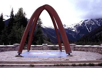 Denkmal an den Bau des Trans Canada Highway