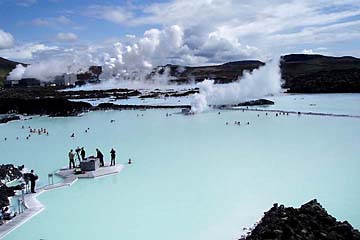 Geothermal-Badesee "Blaue Lagune" bei Grindavik, Island, Südwesten
