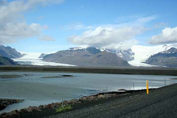 herrlicher Blick über den Gletschersee auf 2 Gletscherausläufe, Südisland