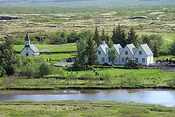 Pfarrhaus und Kirche von Pingvellier, Nationalpark Pingvellir, Island, Westen