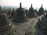 die Weltkulturerbestätte Borobodur im Zentrum der Insel Java auf Indonesien
