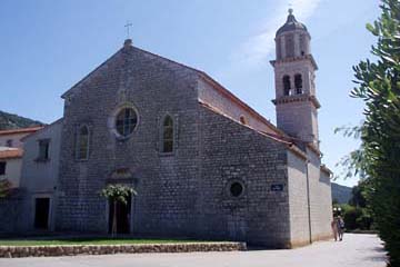 Kirche und Glockenturm in Stadt Cres, Insel Cres, Kroatien