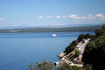 Ausblick oberhalb vom Fährhafen in Merag, Insel Cres, Kroatien