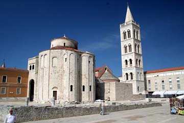 Zadar, Rundkirche Sv. Dunat u. Glockenturm der Kirche Sv. Stoija, Kroatien