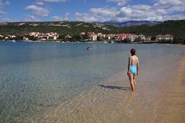 am Badestrand von Stara Novalja, Insel Pag, Kroatien