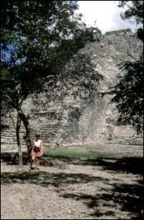 An einer Maya Ruine in Coba, Mexiko