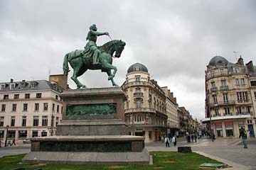Orleans, Statue der Jungfrau von Orleans am Place du Martroi 