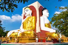 Die Kyaikpun Pagode mit den vier 27 m hohen sitzenden Buddhas in Bago