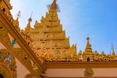 Goldene Verzierungen an der Mahamuni-Pagode in Mandalay