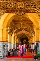 Der goldene Tempel der Mahamuni-Pagode in Mandalay