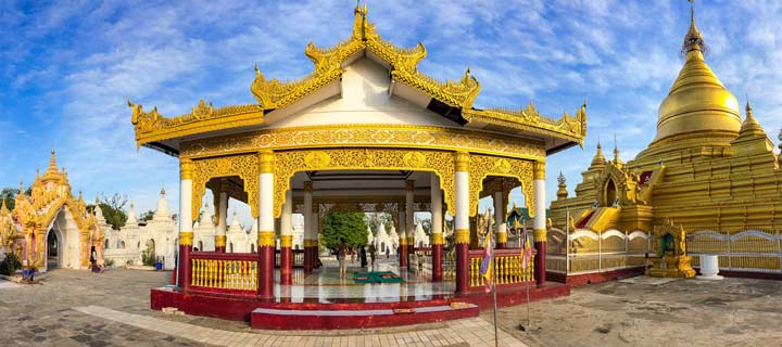 Panorama der zentralen Kuthodaw Pagode in Mandalay