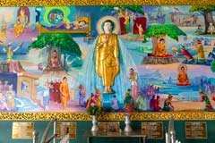 Gemälde des Lebens Buddhas im Chaukhtatgyi Tempel in Yangon