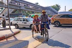 Interessante Fahrt mit der Rikshaw zu den Sehenswürdigkeiten von Yangon