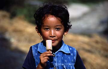 Kleine Schönheit in Nepal