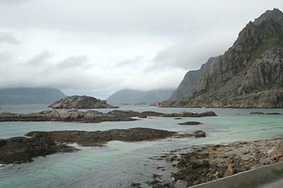 Küstenlandschaft bei Henningsvaer, Lofoten, Norwegen