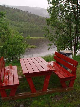 schöner Rastplatz im Regen, Vesterälen/Norwegen