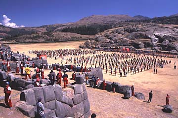 in Sacsaywaman wird gerade geübt für ein großes Fest, Cusco, Peru