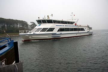 Schiff "Hiddensee" verkehrt zwischen Schaprode/Rügen und Kloster/Hiddensee