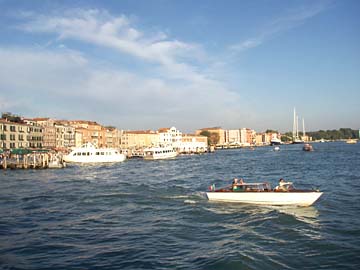 Venedig, beim Verlassen  mit dem Schiff